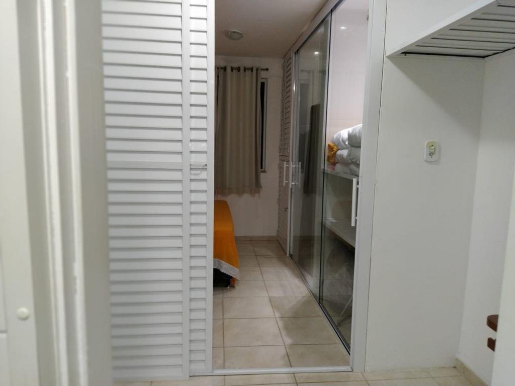 quarto com Guarda roupa