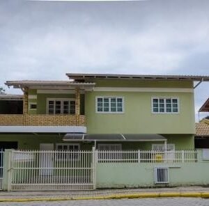 BOMBINHAS - DIONEI - RESIDENCIAL GONÇALVES (Piso superior, 3 quartos, 10 pessoas)